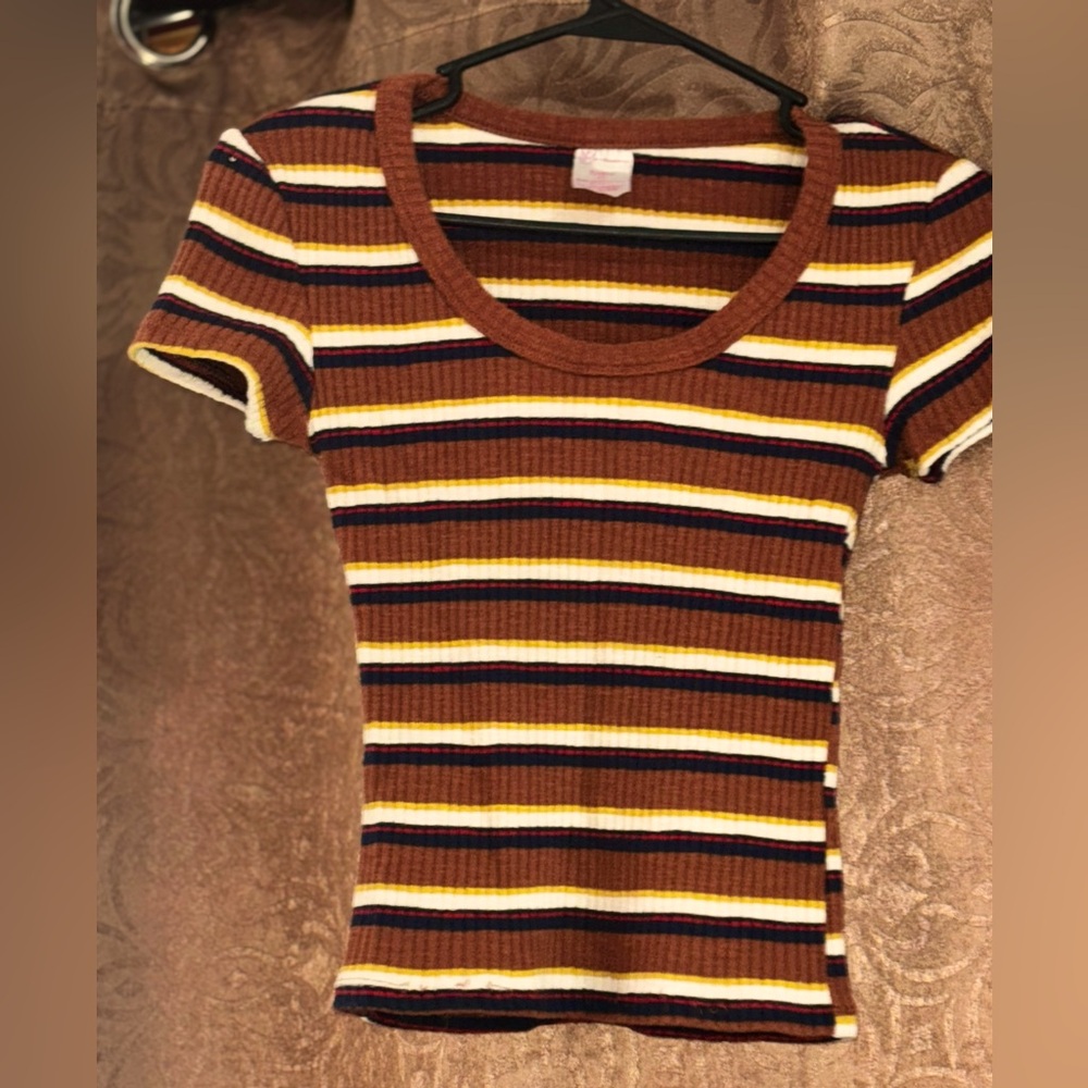 Short sleeve crop top